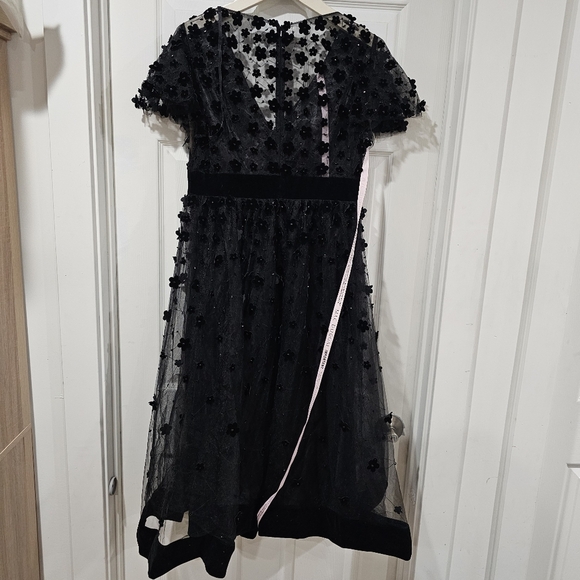 Mac Duggal Black Floral Appliqué Cocktail Midi Dress - Picture 5 of 8